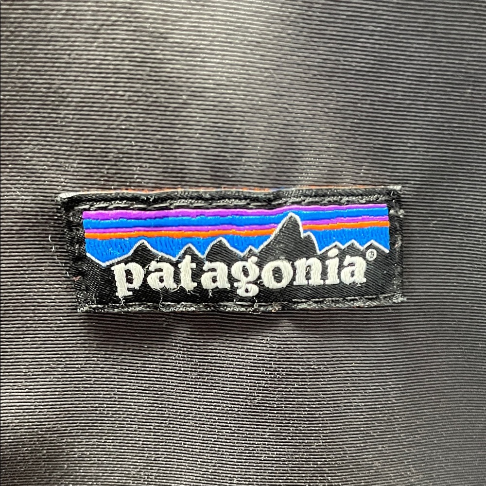 Patagonia Kids Charcoal Hooded insulated Raincoat - Picture 2 of 10